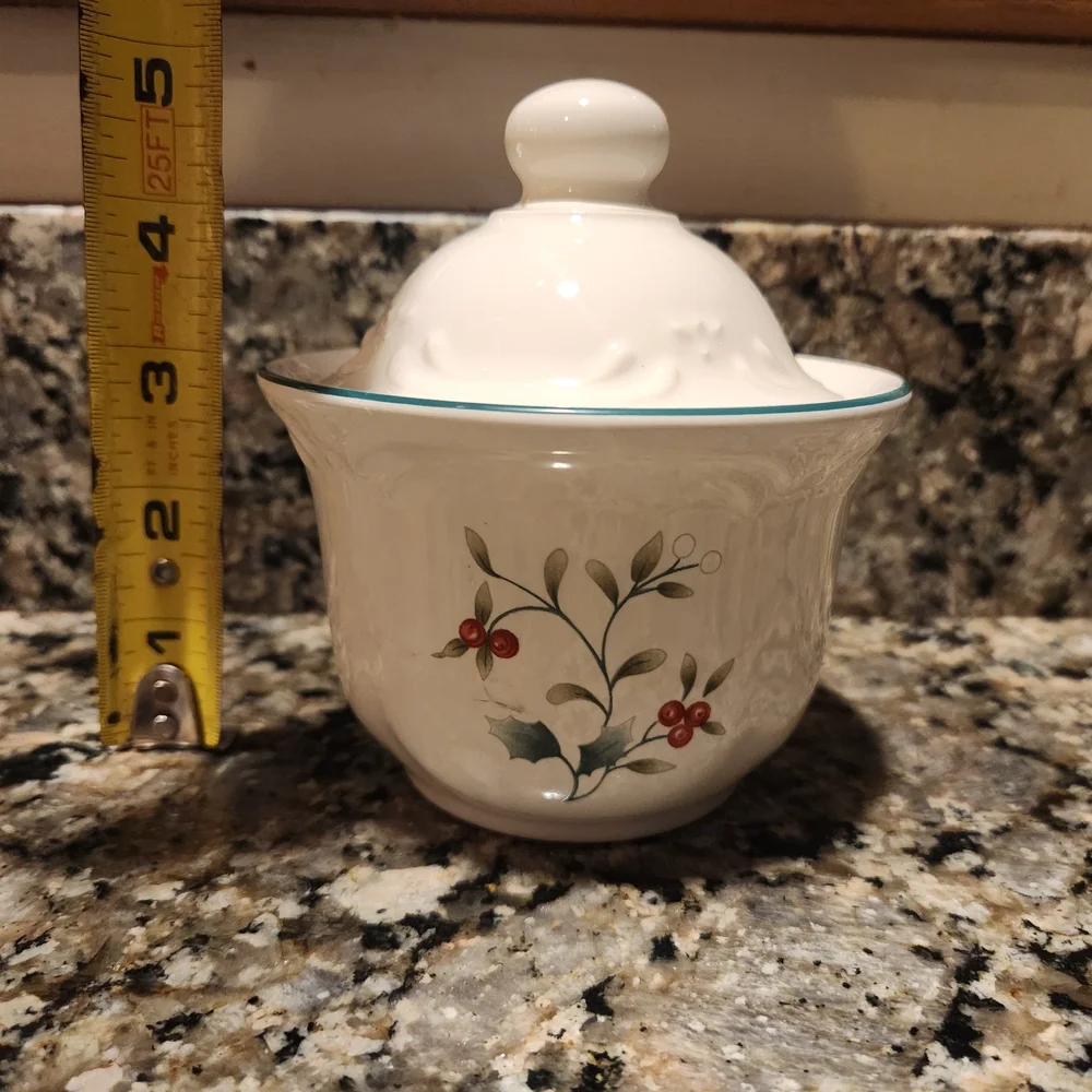 Pfaltzgraff Winterberry Sugar Bowl With Lid